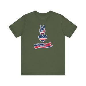 Camiseta de kayak con la bandera estadounidense / Camiseta para flotar en arroyos / Camiseta para la vida en el lago / Conjunto para flotar en el río / Camiseta patriótica de verano / Regalo de kayak para hombres y mujeres imagen 7