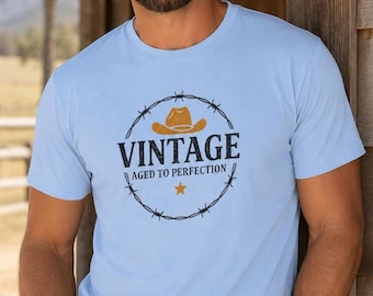 Camiseta vaquera estilo western con estampado "Añejada a la perfección" / Camisa campestre vintage / Camiseta de estilo rancho rústico / Regalo de boutique sureña