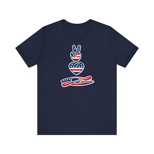 Camiseta de kayak con la bandera estadounidense / Camiseta para flotar en arroyos / Camiseta para la vida en el lago / Conjunto para flotar en el río / Camiseta patriótica de verano / Regalo de kayak para hombres y mujeres imagen 12