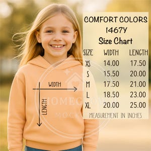 Puede incluir: Una sudadera con capucha de color naranja claro con una tabla de tallas. La tabla muestra las medidas en pulgadas para las tallas XS a XL. La sudadera tiene un ancho de 35,56 cm a 50,80 cm y una longitud de 44,45 cm a 63,50 cm.