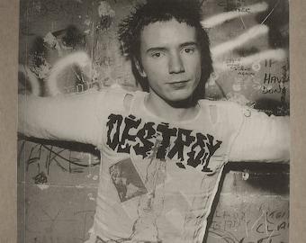 DESTROY: Sex Pistols 1977 - B&W Punk Rock Photo Book - by Dennis Morris