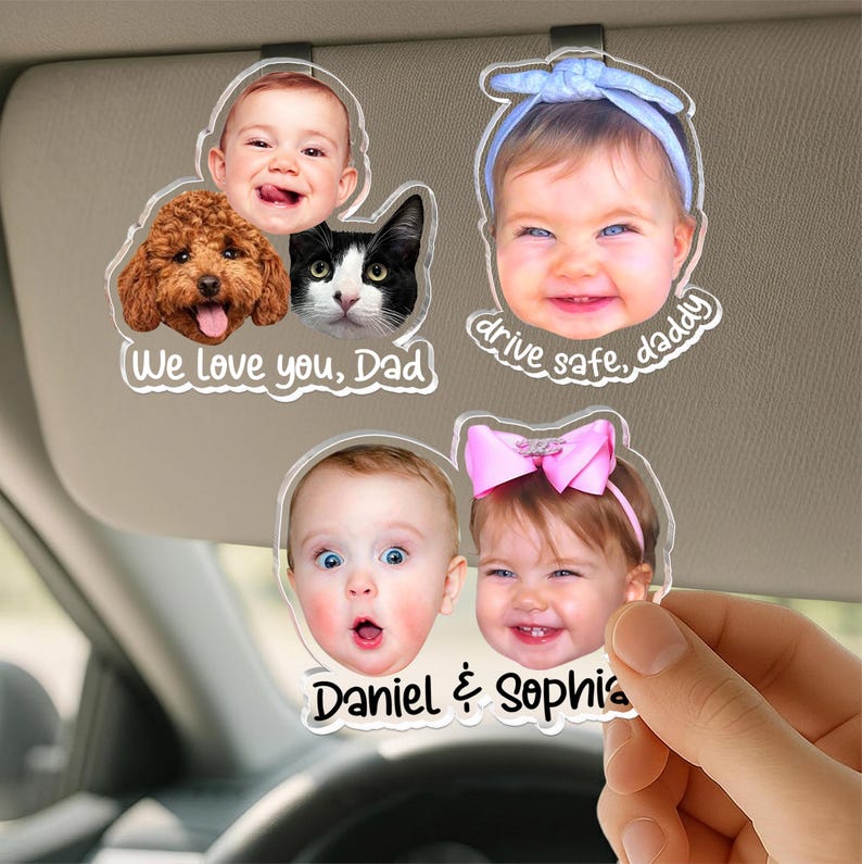 Puede incluir: Tres clips de acr&iacute;lico transparente para visera de coche con recortes de fotos personalizados. Uno muestra un beb&eacute;, un perro marr&oacute;n y un gato blanco y negro con el texto We love you, Dad. Otro muestra un beb&eacute; con una diadema azul y el texto drive safe, daddy. El tercero muestra dos beb&eacute;s y el texto Daniel & Sophia.