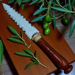 Handgemachte Obsidian Replik eines Feuersteinmessers: Primitive Cosplay Requisite