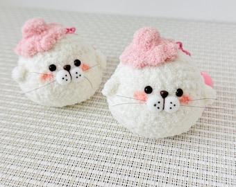 Llavero de foca de ganchillo / Adorno para bolso amigurumi hecho a mano
