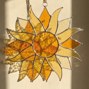 Atrapasueños de vitral hecho a mano, decoración para colgar en la ventana, adorno de sol, cálido detalle para el hogar, regalo para los amantes del sol.