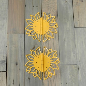 Sunflower Design Hinges: Pastel Yellow Garden Gate Decor
