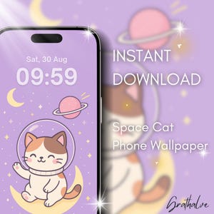 Pode incluir: Um ecrã de telemóvel mostra um gato espacial de desenho animado numa lua crescente, com um planeta rosa e estrelas num fundo roxo. O ecrã mostra a data e a hora. O texto diz "Download instantâneo" e "Space Cat Phone Wallpaper."
