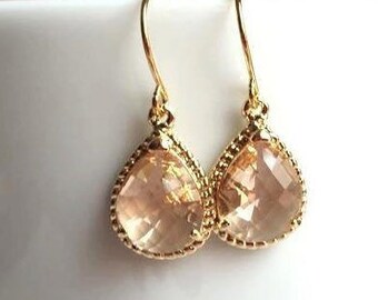 Champagne oorbellen. Perzik oorbellen. Blozen Earrings.Gold oorbellen. Bruidsmeisje oorbellen. Huwelijksjuwelen. Bruidsmeisje geschenk. Crème Earrings.Mom