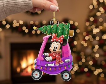 Adorno personalizado de Minnie para coche, decoración navideña acrílica personalizada, Minnie conduciendo con árbol de Navidad, bonito regalo navideño para niños.