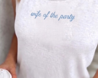 Camiseta sin mangas holgada bordada a medida, camiseta sin mangas holgada a medida para la novia y su esposa, atuendo para anunciar el compromiso, regalo de despedida de soltera para la novia.