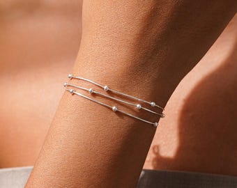 Armband i sterlingsilver i flera lager: Eleganta handgjorda modesmycken