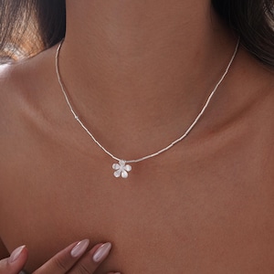 Collar con colgante de flor delicada, joyería floral de plata de ley, regalo minimalista para ella, cumpleaños, joyería elegante, listo para regalar