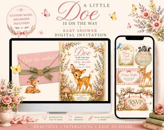 Op de afbeelding: Een digitale babyshower uitnodigingsset met een reekalf illustratie, bloemenranden en vlinders. De weergave toont een roze envelop met een groen lint, een uitnodigingskaart en een mobiel telefoonscherm met bijpassende inzetstukken.
