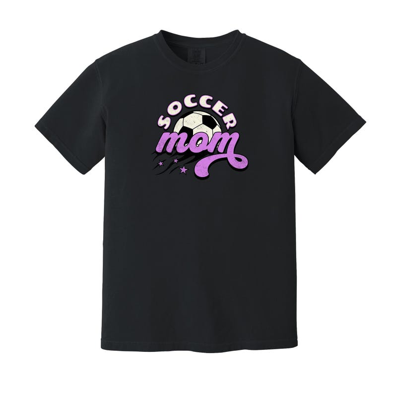 Soccer Mom Graphic Tee, Game Day Sports Mom Outfit, Comfort Colors T-Shirt bild 3