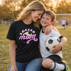 Soccer Mom Graphic Tee, Game Day Sports Mom Outfit, Comfort Colors T-Shirt bild 2