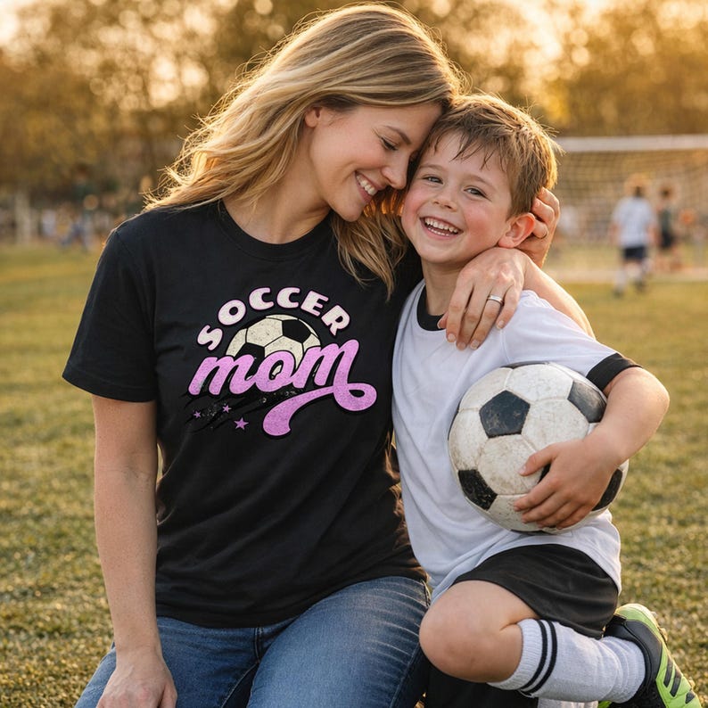 Soccer Mom Graphic Tee, Game Day Sports Mom Outfit, Comfort Colors T-Shirt bild 2