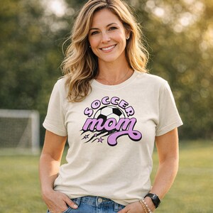 Soccer Mom Graphic Tee, Game Day Sports Mom Outfit, Comfort Colors T-Shirt bild 5