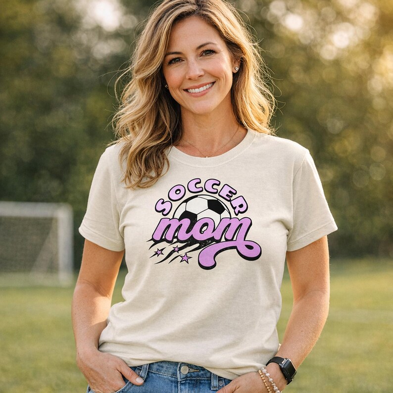 Soccer Mom Graphic Tee, Game Day Sports Mom Outfit, Comfort Colors T-Shirt bild 5