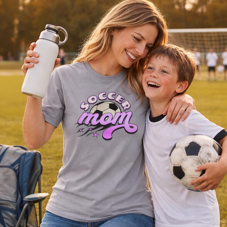Soccer Mom Graphic Tee, Game Day Sports Mom Outfit, Comfort Colors T-Shirt bild 1