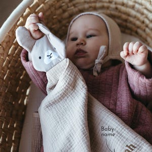 Personalisiertes Schmusetuch mit Namen – Hase Baby Geschenk zur Geburt – Cotton Baby Comforter – neutrales Geschenk image 1