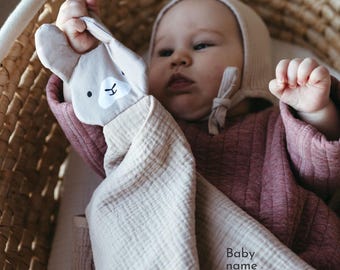 Personalisiertes Schmusetuch mit Namen – Hase Baby Geschenk zur Geburt – Cotton Baby Comforter – neutrales Geschenk