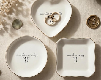 Personlig namnring till moster, smyckesfat för moster, graviditetsmeddelande, present till moster, present från systerdotter