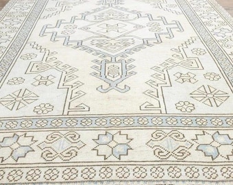 Hand Knotted Beige Oushak Rug: 100% Wool, Living Room Decor