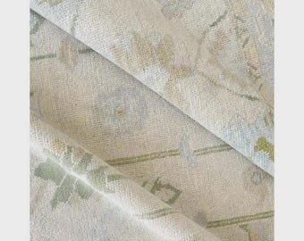 Handgeknoopt Oushak-wollen vloerkleed: ivoor, pastelgroen, ziegler-stijl