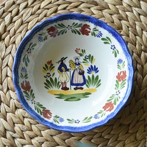 Vintage French Faïence Bowl – “Décor Breton” by KG France, Hand-Painted Folk Motif, Scalloped Edge