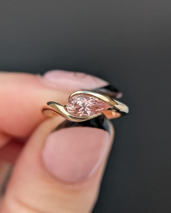 Lab-Grown Pink Diamond Ring – 2ct Pear Solitaire Minimal 14k Gold Band