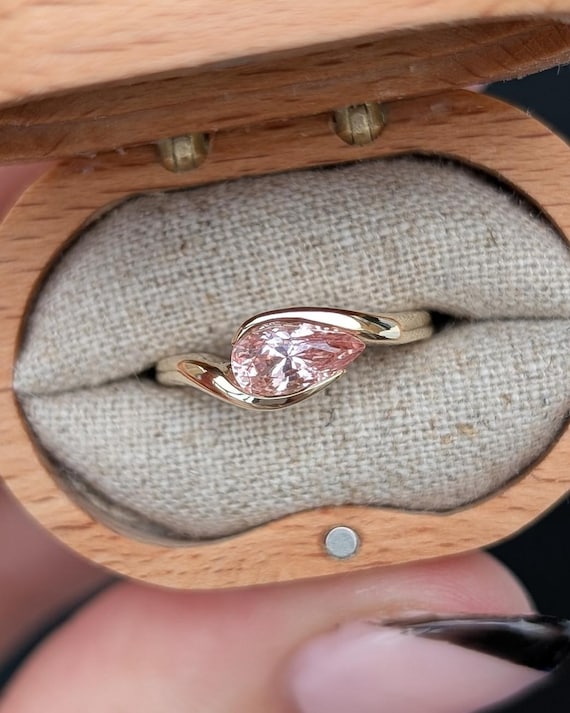 Lab-Grown Pink Diamond Ring – 2ct Pear Solitaire Minimal 14k Gold Band