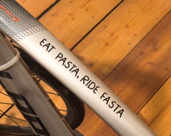 Pegatina "Come pasta, conduce rápido", "Bonk" - Calcomanía de vinilo para bicicleta, decoración de bicicleta, carga de carbohidratos - Hecho a mano