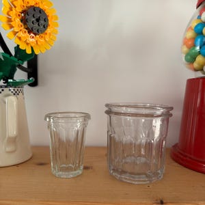 Set of 2 antique jam jars in thick glass – Bistro / country style – Vintage storage jars from the 50s – Collection