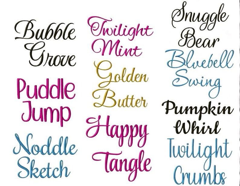 Puede incluir: Una colecci&oacute;n de muestras de texto bordado en varios colores y fuentes cursivas. Las frases incluyen Bubble Grove, Twilight Mint, Snuggle Bear, Bluebell Swing, Puddle Jump, Golden Butter, Happy Tangle, Noddle Sketch, Pumpkin Whirl y Twilight Crumbs.