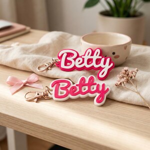 Llavero personalizado con nombre impreso en 3D en dos tonos: etiqueta o dije para bolso personalizado