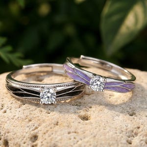 Engelsflügel Paar Ringe • Passende verstellbare offene Ringe, Emaille, funkelnder Stein Bild 1