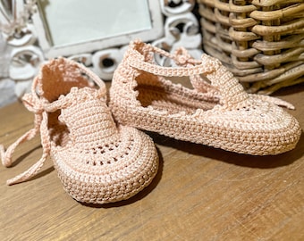 パターンPDF + ビデオチュートリアル かぎ針編みのベビーサンダル - ベビーブーティ、幼児用シューズ、かぎ針編みサンダル