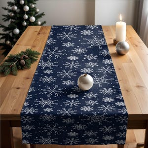 Scandinavian Knit Snowflake Table Runner – Red Navy Christmas Nordic Pattern
