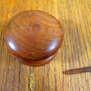 ONE Period Shabby Wooden Sheraton Empire Victorian Drawer Knob Faded Walnut with Pointed Screw for 1800-1880 Vintage Item M90
