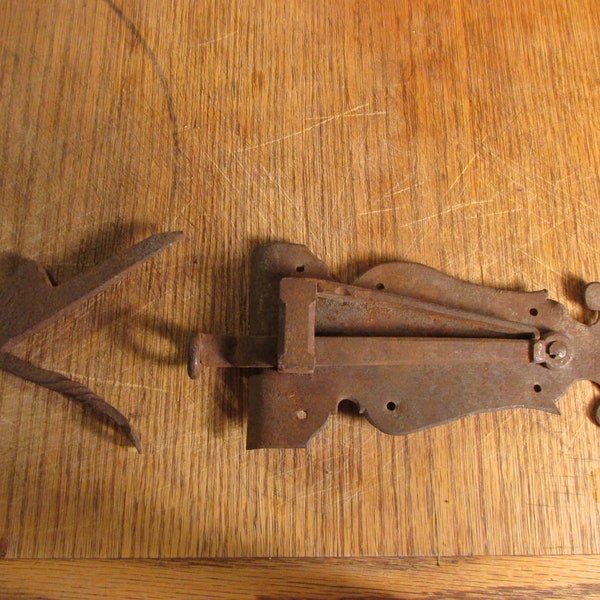 1700's Antique Latch Sheet Iron Open Face Spring Latch and Twisted Wrought Iron Keep Colonial House Part 7040