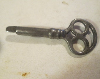 Vintage Iron Key for Treadle Sewing Machine Drawers 3 Sided Owl Eye Handle temp 50 O