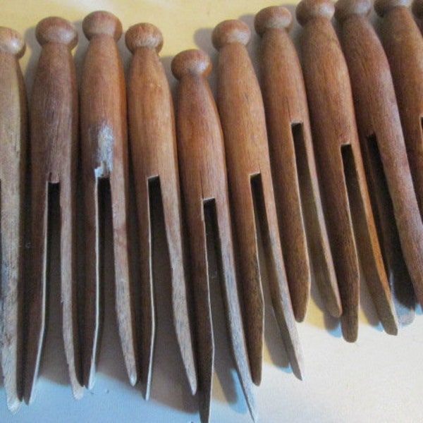 12 Vintage Large Round Clothespins Used Clothes Pins Smooth with Nice Patina 8783