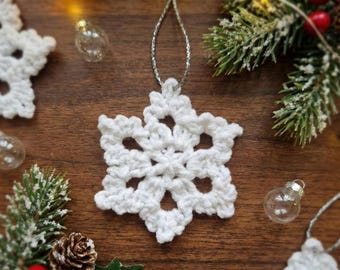 Gehaakte sneeuwvlokornamenten – set van 10 witte kerstboomversieringen, handgemaakt winterdecor