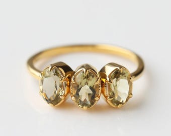 Anillo de piedras preciosas marquesa personalizado de Customization Arts • Anillo con bisel de diamantes y piedra de nacimiento personalizado • Joyería delicada • Regalo para mamá