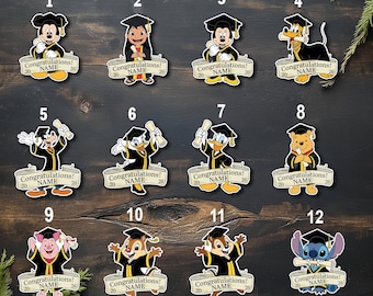 Imán personalizado de crucero de graduación de Disney, imán de viaje de graduación de Disney de Mickey y sus amigos, decoraciones de imán para puerta de crucero familiar de graduados UOUJ16
