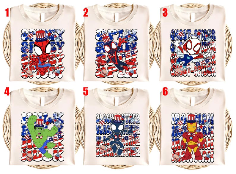 K&ouml;nnte beinhalten: Sechs cremefarbene T-Shirts, jedes mit einem anderen Superhelden in patriotischer Kleidung. Die Designs zeigen Spider-Man, Ghost-Spider, Hulk, Black Panther und Iron Man, mit Text und Grafiken in Rot, Wei&szlig; und Blau.