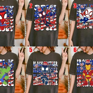 K&ouml;nnte beinhalten: Dunkelgraue T-Shirts mit patriotischen Marvel-Superhelden-Designs. Jedes Shirt zeigt einen anderen Charakter, darunter Spider-Man, Ghost-Spider, Hulk, Black Panther und Iron Man, in Rot-, Wei&szlig;- und Blau-Farben.