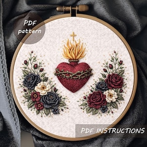 Könnte beinhalten: Gesticktes Stickrahmen-Kunstwerk mit einem roten Herz, einer Dornenkrone, Flammen und einem Kreuz. Blumenarrangements aus dunkelblauen, burgunderroten und weißen Rosen umgeben das Herz. Der Text "PDF pattern" und "PDF instructions" ist sichtbar.
