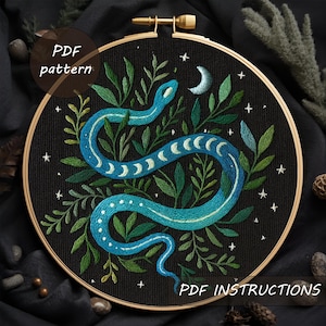 Schema di ricamo serpente tra le foglie / Arte botanica a forma di serpente in formato PDF