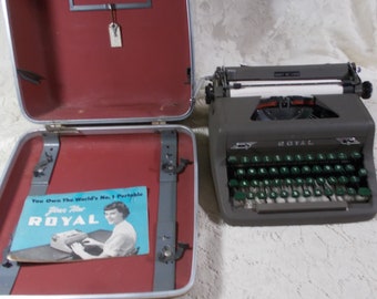 Vtg Royal Quiet De Luxe Manual Portable Typewriter Green Keys w/Hard Carrying Case w/Key-Booklet-Red/Black Ribbon-In Working Condition